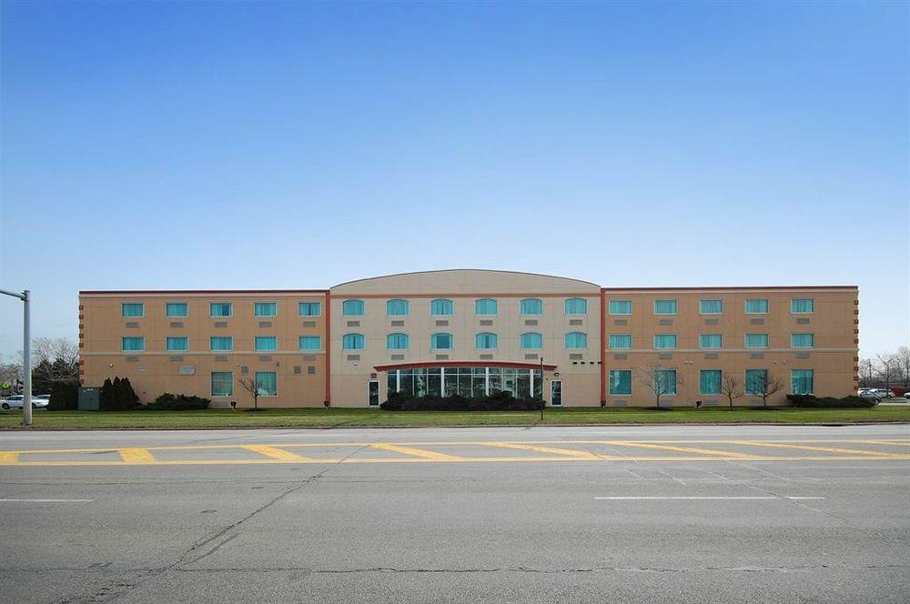 Best Western Airport Inn&Suites Cleveland Brook Park Exterior foto