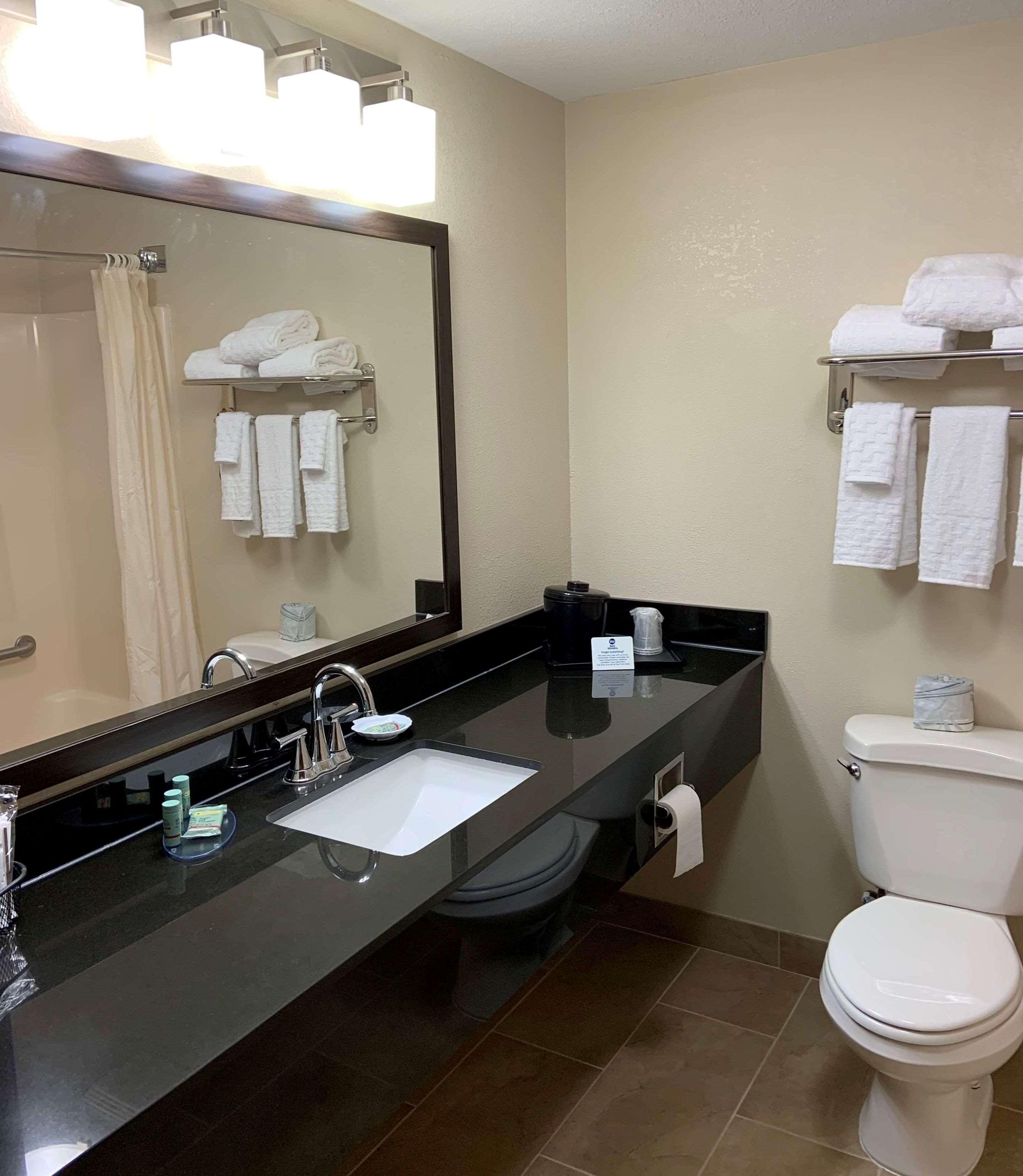 Best Western Airport Inn&Suites Cleveland Brook Park Exterior foto