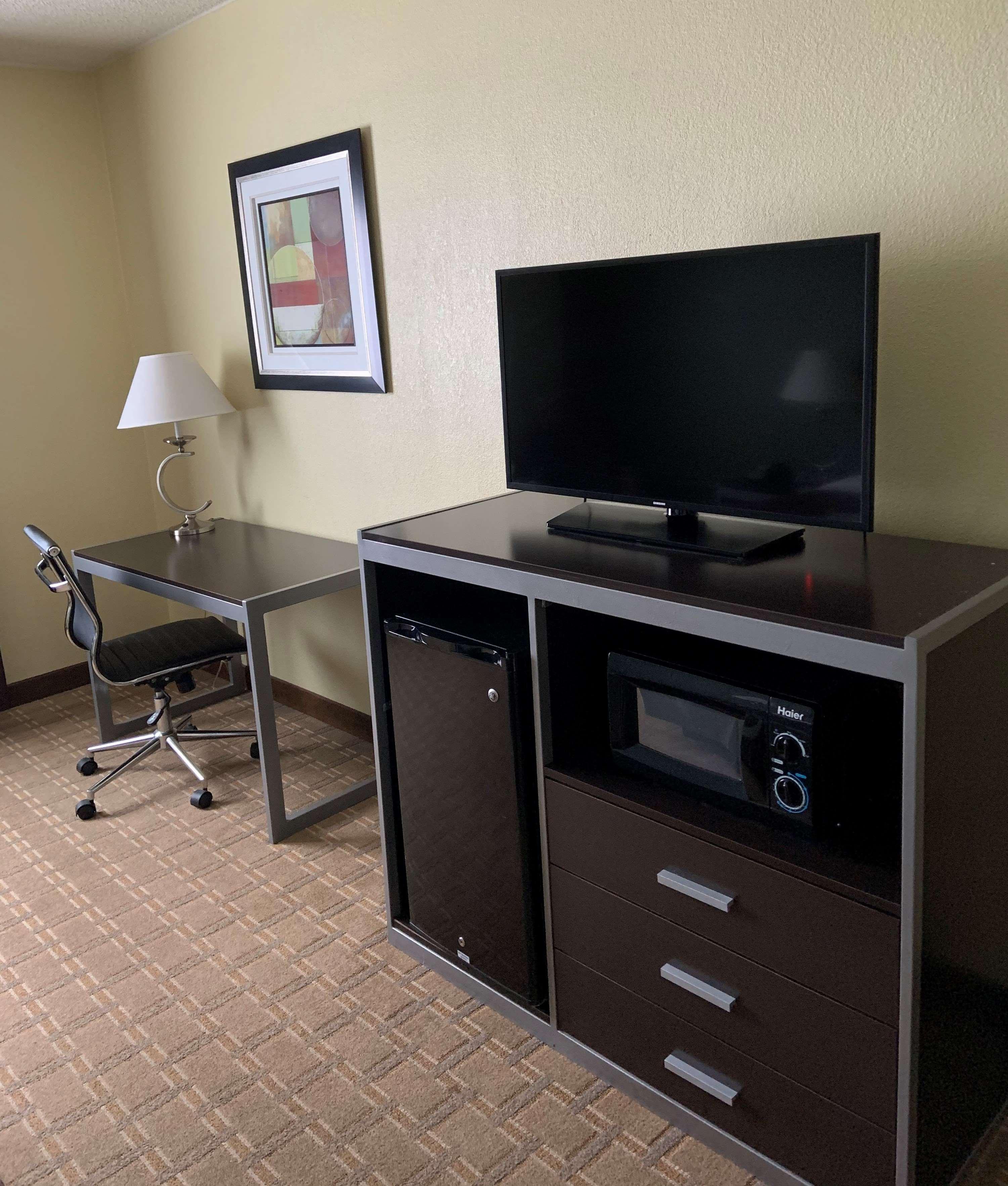 Best Western Airport Inn&Suites Cleveland Brook Park Exterior foto