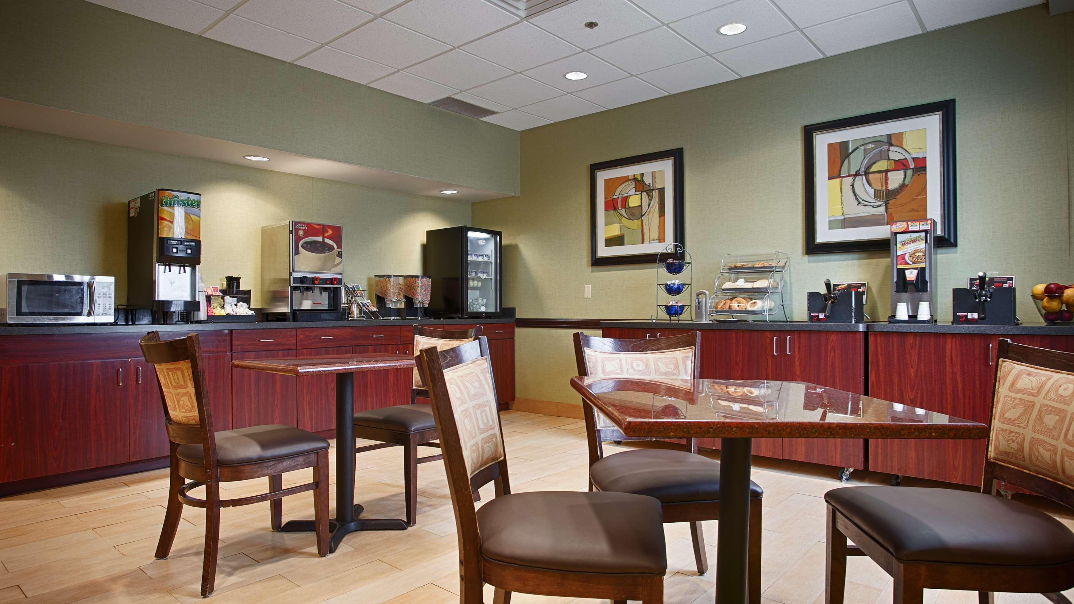 Best Western Airport Inn&Suites Cleveland Brook Park Exterior foto