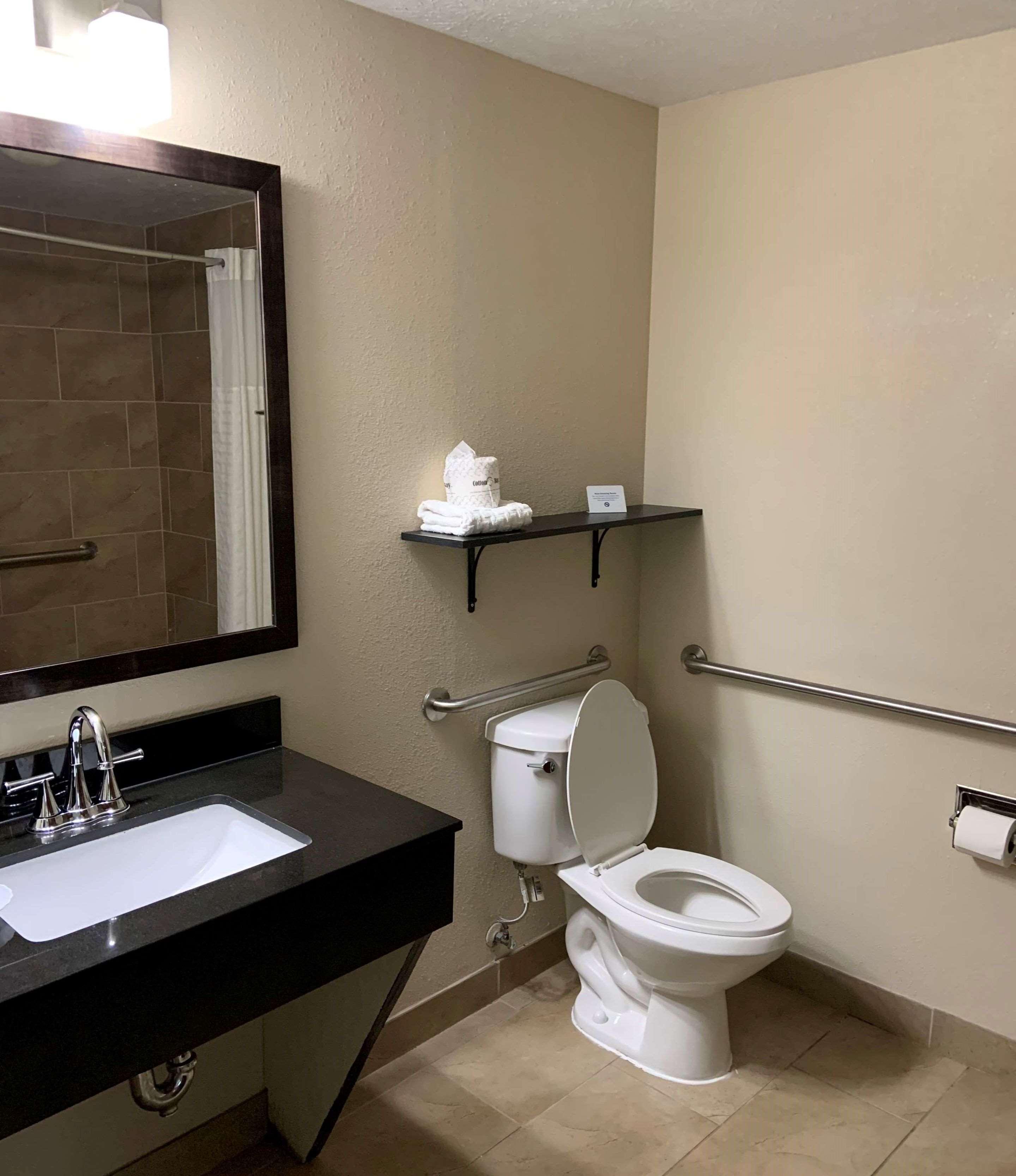 Best Western Airport Inn&Suites Cleveland Brook Park Exterior foto