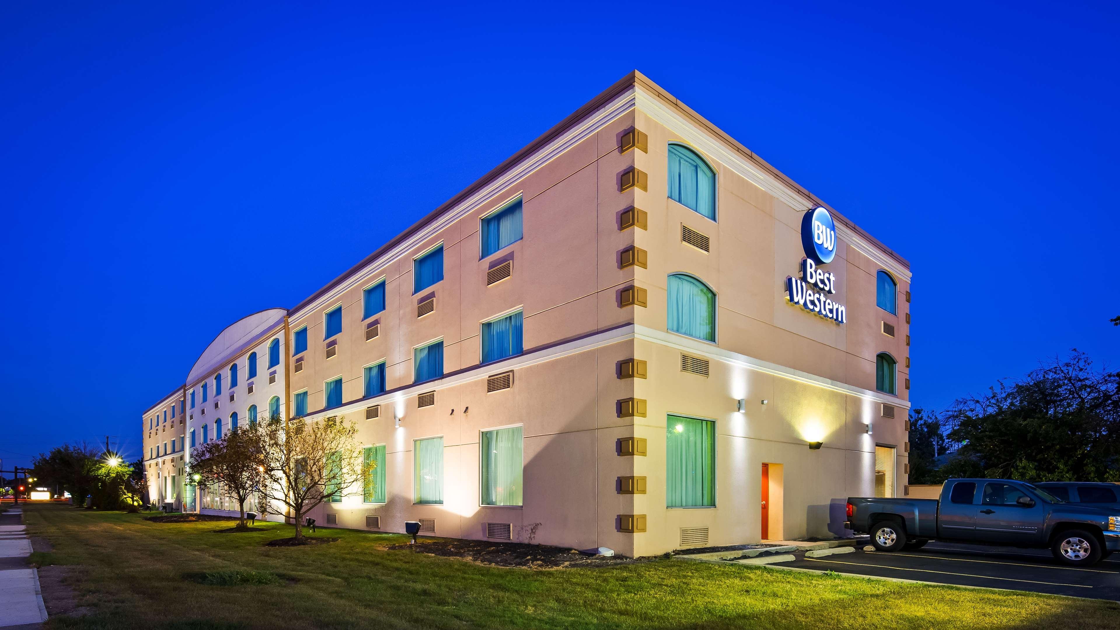 Best Western Airport Inn&Suites Cleveland Brook Park Exterior foto
