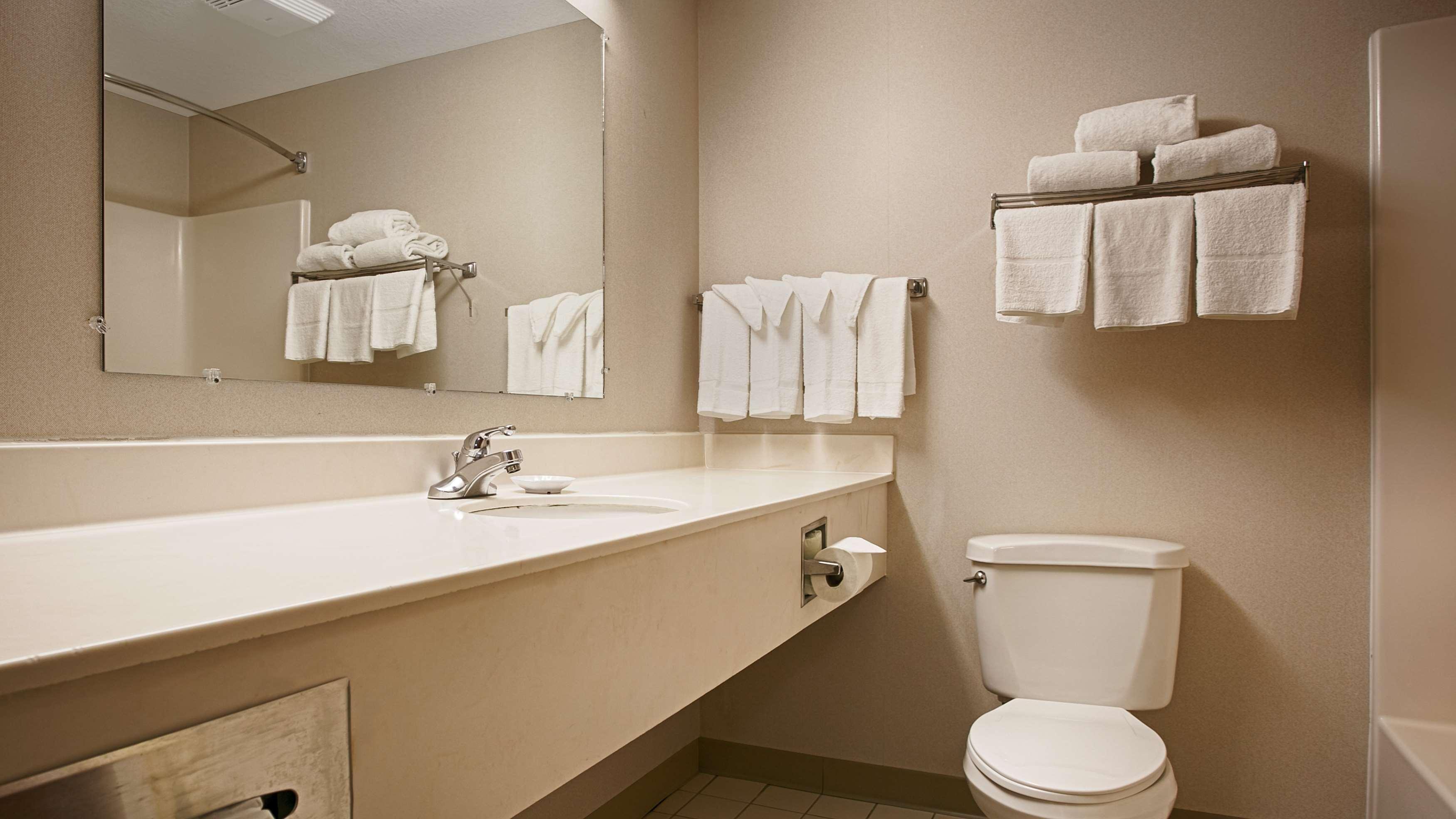 Best Western Airport Inn&Suites Cleveland Brook Park Exterior foto