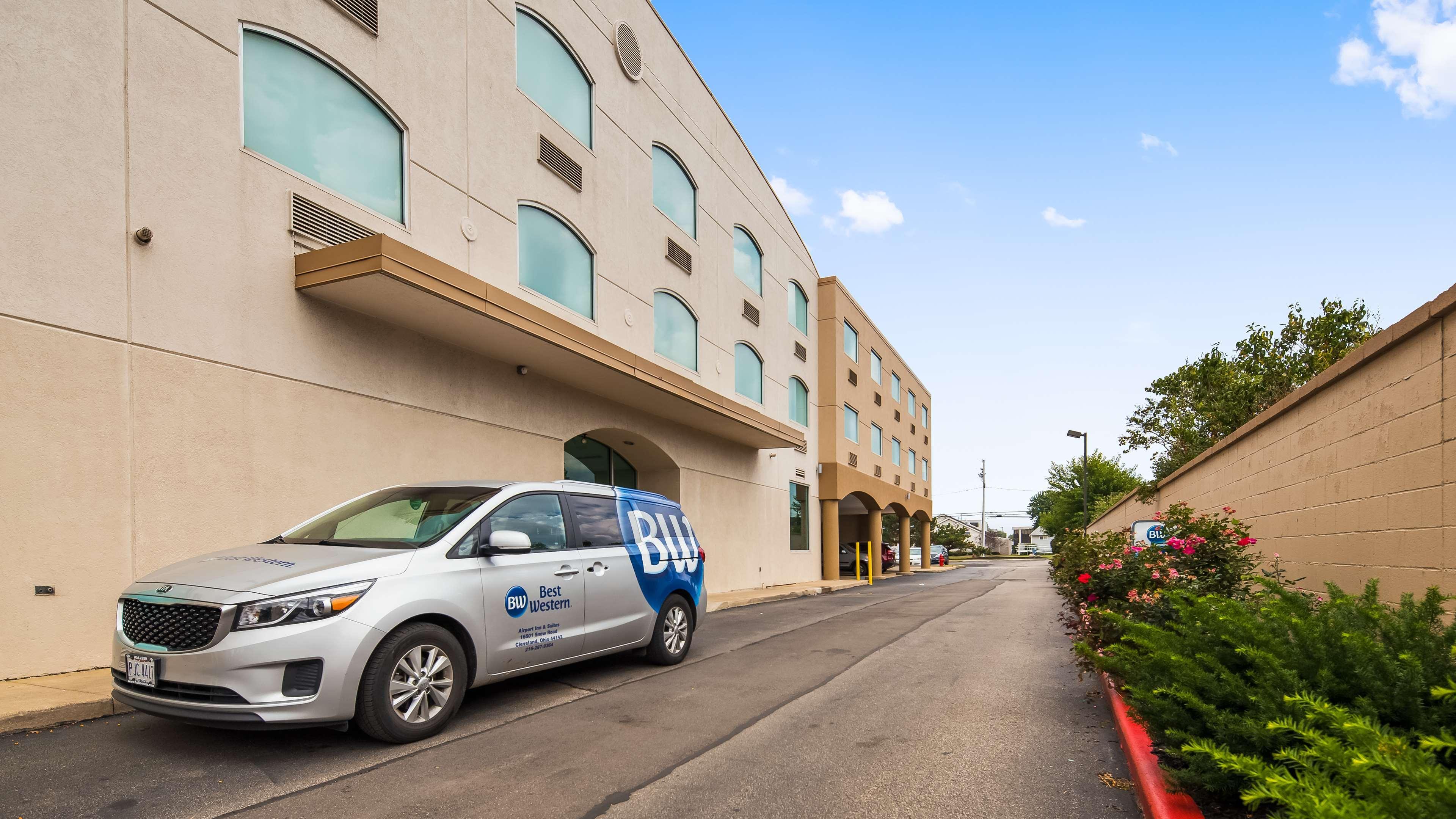 Best Western Airport Inn&Suites Cleveland Brook Park Exterior foto