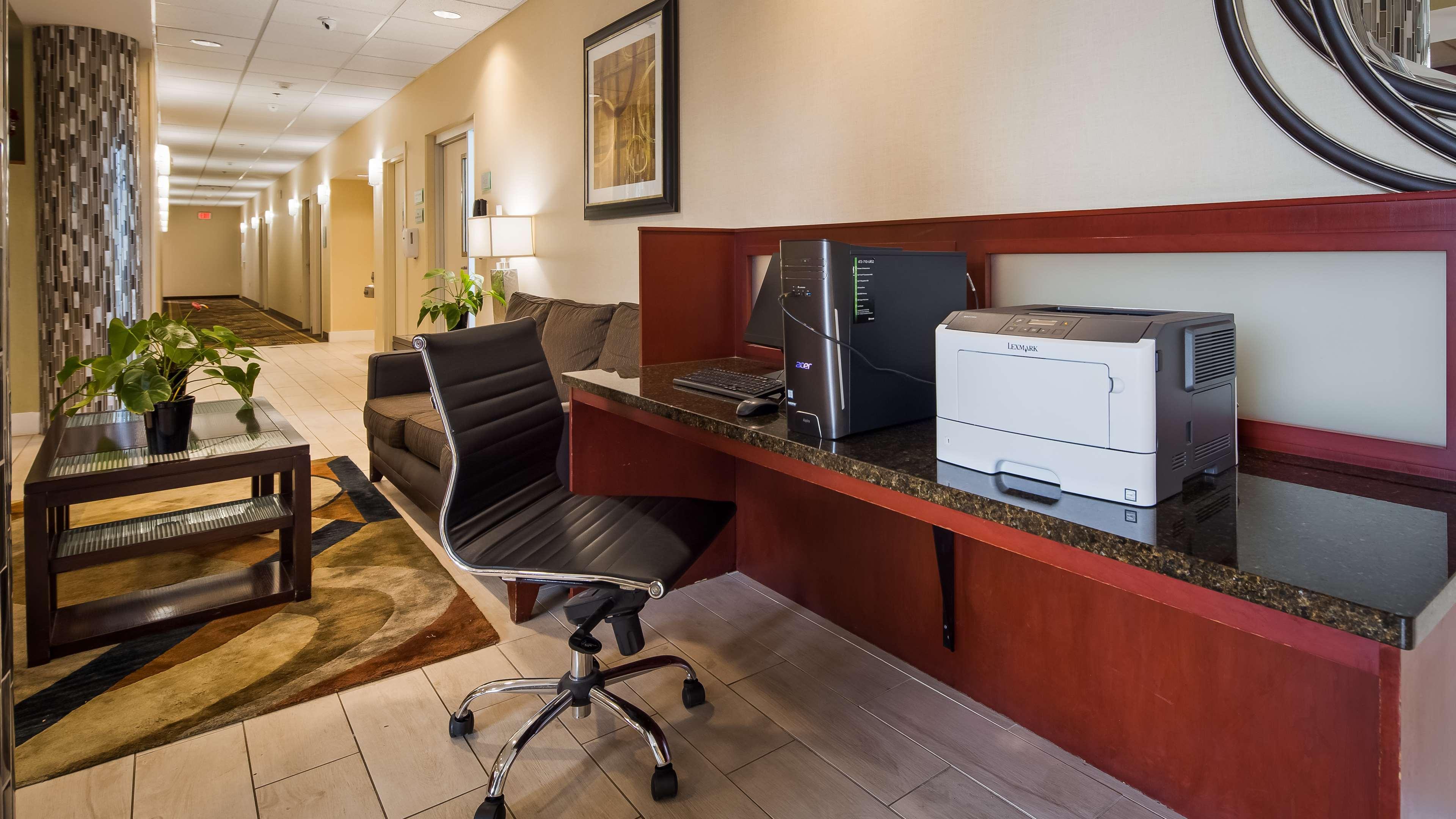 Best Western Airport Inn&Suites Cleveland Brook Park Exterior foto