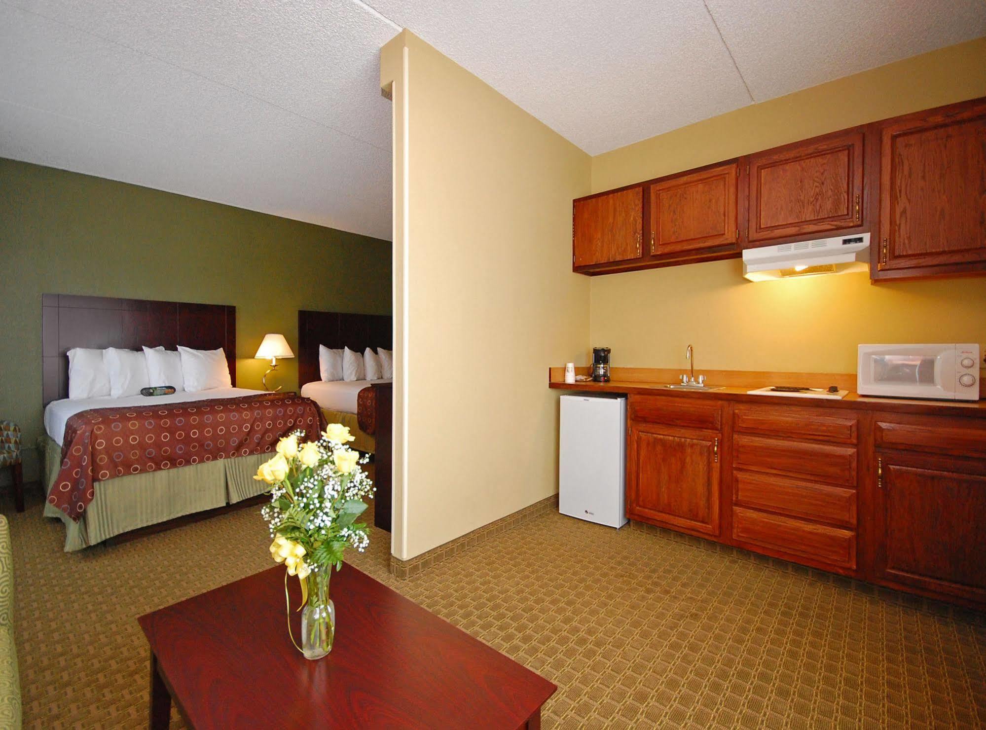 Best Western Airport Inn&Suites Cleveland Brook Park Zimmer foto