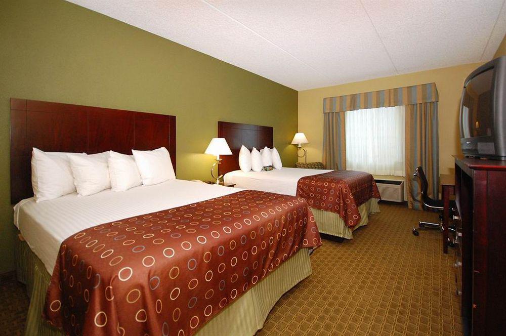 Best Western Airport Inn&Suites Cleveland Brook Park Exterior foto