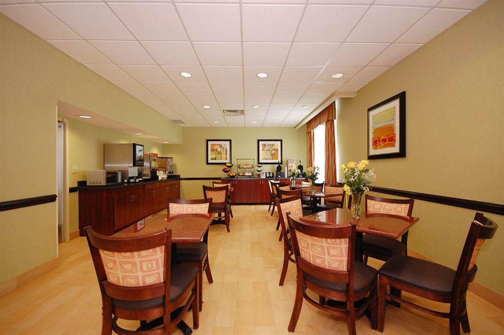Best Western Airport Inn&Suites Cleveland Brook Park Restaurant foto