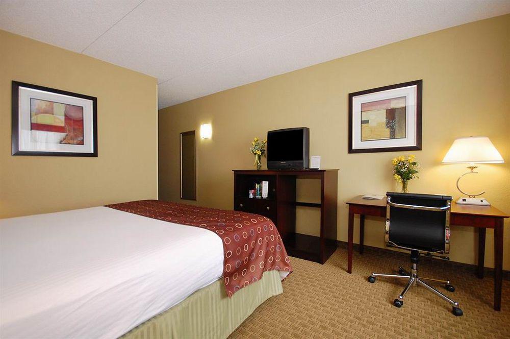 Best Western Airport Inn&Suites Cleveland Brook Park Exterior foto